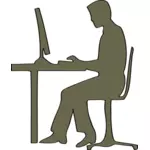 Siluetti mies istuu tietokoneen työpöydän vektori ClipArt